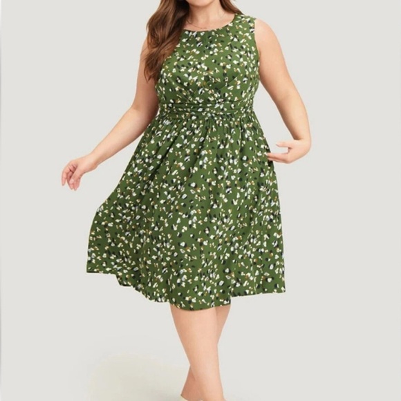 BloomChic Dresses & Skirts - Size 18/20 (2X) Green Abstract Floral BloomChic Cross-Front Dress NWT